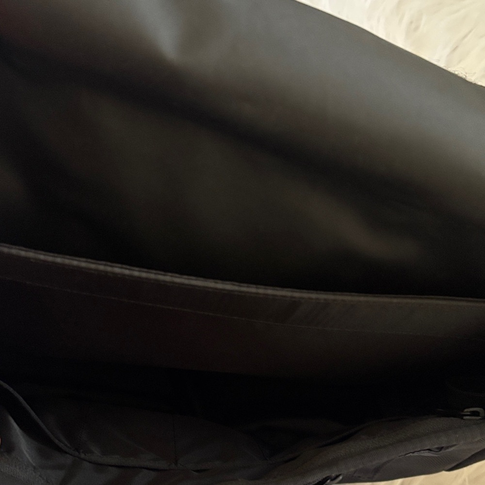 Timbuk2 Classic Black Messenger Bag - Picture 4 of 5